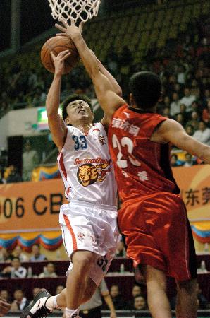 篮协回应京辽大战吹罚：杨鸣第2次技犯继续执行罚球是错误的（篮协评京辽大战争议判罚：杨鸣第二次技犯继续罚球属错误）