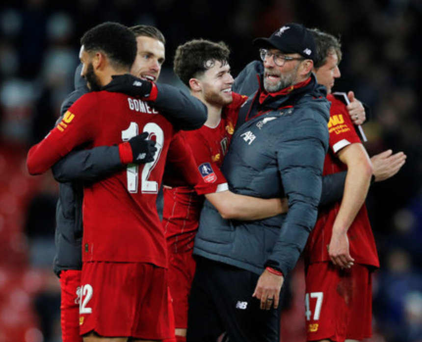 两万球迷观看新诺坎普首堂训练课，阿劳霍盛赞球场并感谢球迷（两万球迷见证新诺坎普首次公开训练，阿劳霍盛赞球场并向球迷致谢）