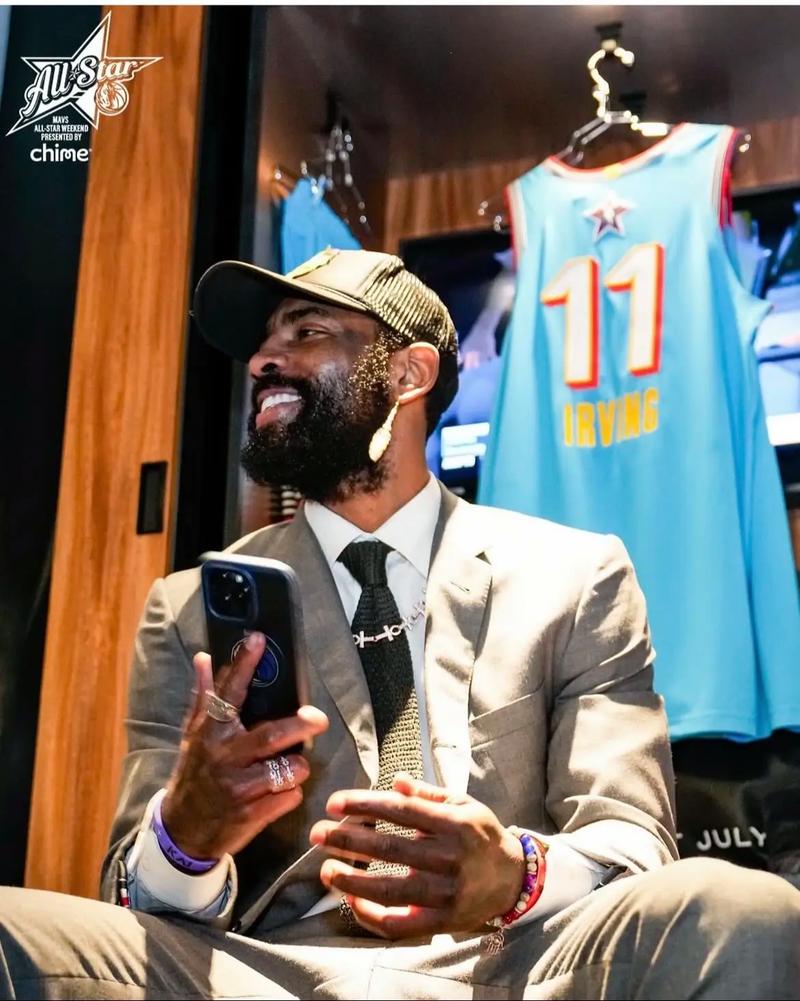 篮球勇士队内三分比赛，球星夺冠（勇士队内三分大赛，球星折桂）