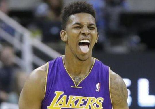 每体：巴萨吉祥物加泰猫影响力巨大，俱乐部希望借此带来收入（每体：巴萨看好吉祥物＂加泰猫＂的号召力，拟借此拓展营收）