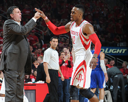 鲁媒：彭啸脚踝韧带损伤，预计要先恢复两周再进行下一步治疗（山东媒体：彭啸脚踝韧带受伤，预计休养两周后再进行后续治疗）