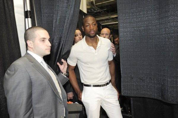 哈滕复出首战表现抢眼，20分钟内高效得分与篮板（哈滕复出首秀耀眼，20分钟高效斩获得分与篮板）