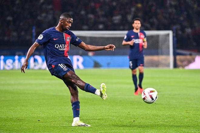 看台嘘声不断，不是因为输球（看台嘘声此起彼伏，原因不在输球）