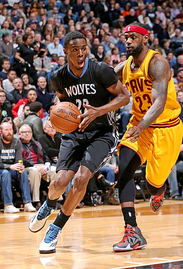 阿森纳3-1完胜拜仁，五档次差距尽显，欧冠小组赛掀翻对手（欧冠小组赛：阿森纳3-1击溃拜仁，实力鸿沟一览无遗）