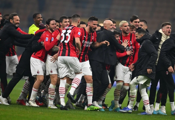 看国米的球也就从11／12赛季开始，最开始一直用...（追国米始于11／12赛季，起初一直用...）