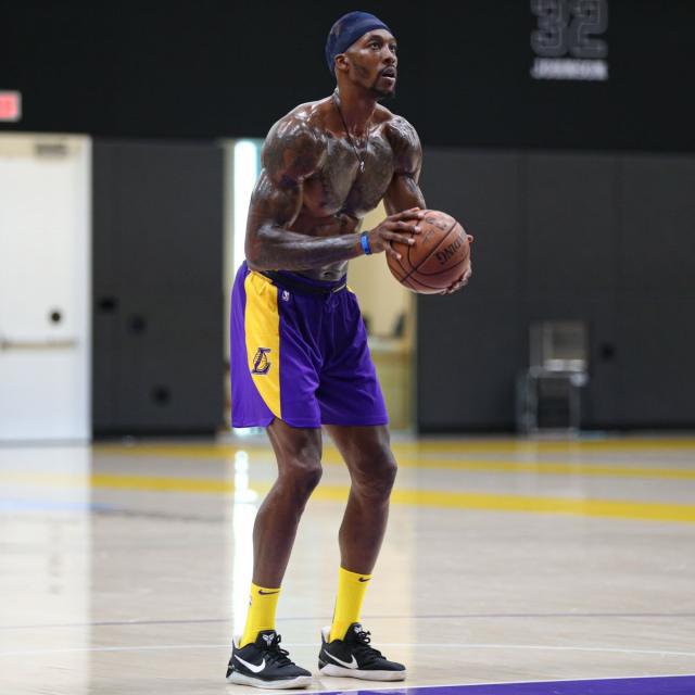 周定洋赛后采访中谈到续约时声音哽咽：我将球队视作我的生命（赛后谈续约，周定洋一度哽咽：球队就是我的生命）