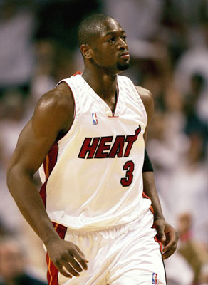 广东男篮末节逆转浙江（广东男篮末节上演逆转，力克浙江）