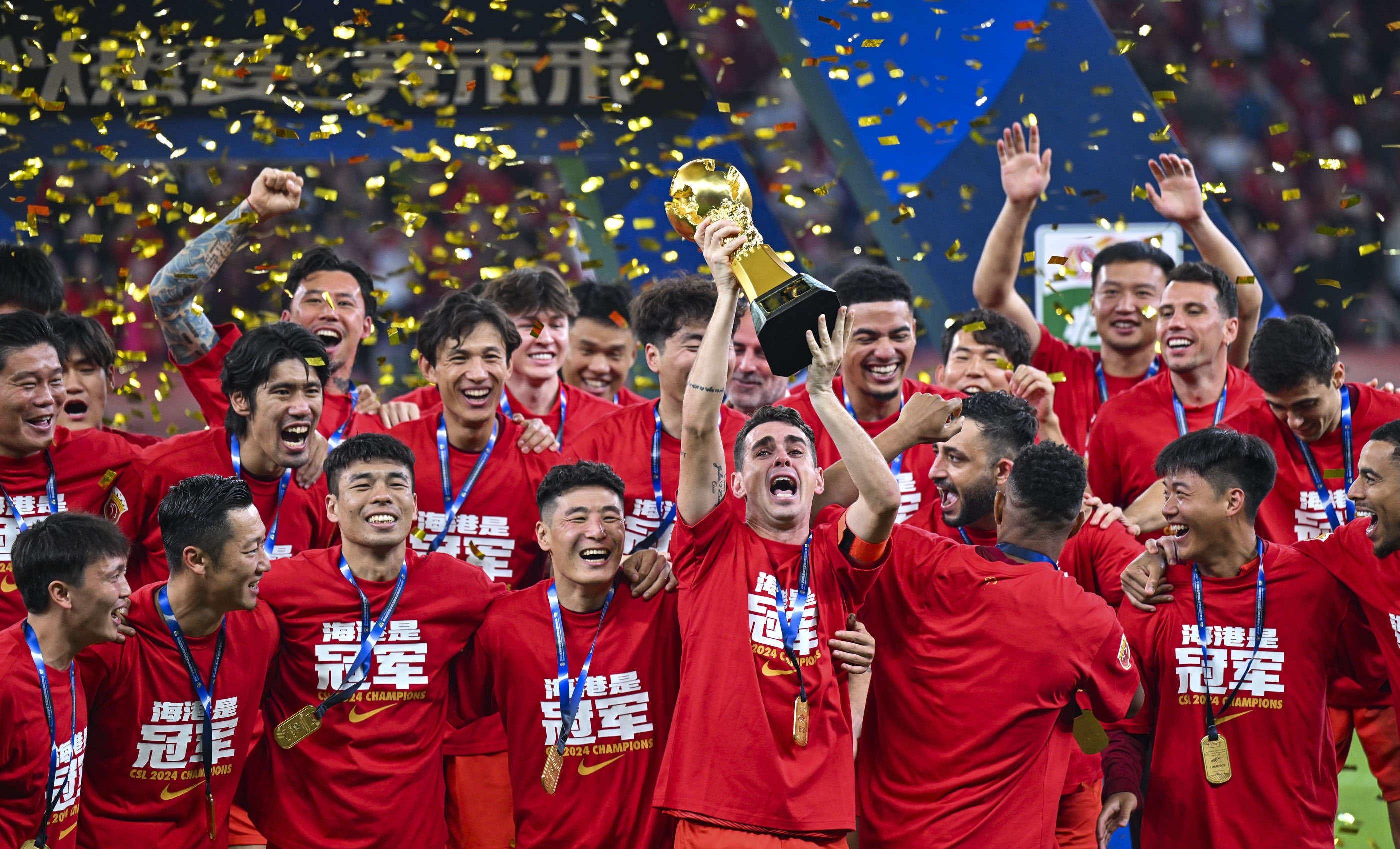 德里克·罗斯妻子晒一家合照庆圣诞！儿子PJ快和罗斯一般高了！（德里克·罗斯妻子晒圣诞全家福，儿子PJ身高逼近罗斯）