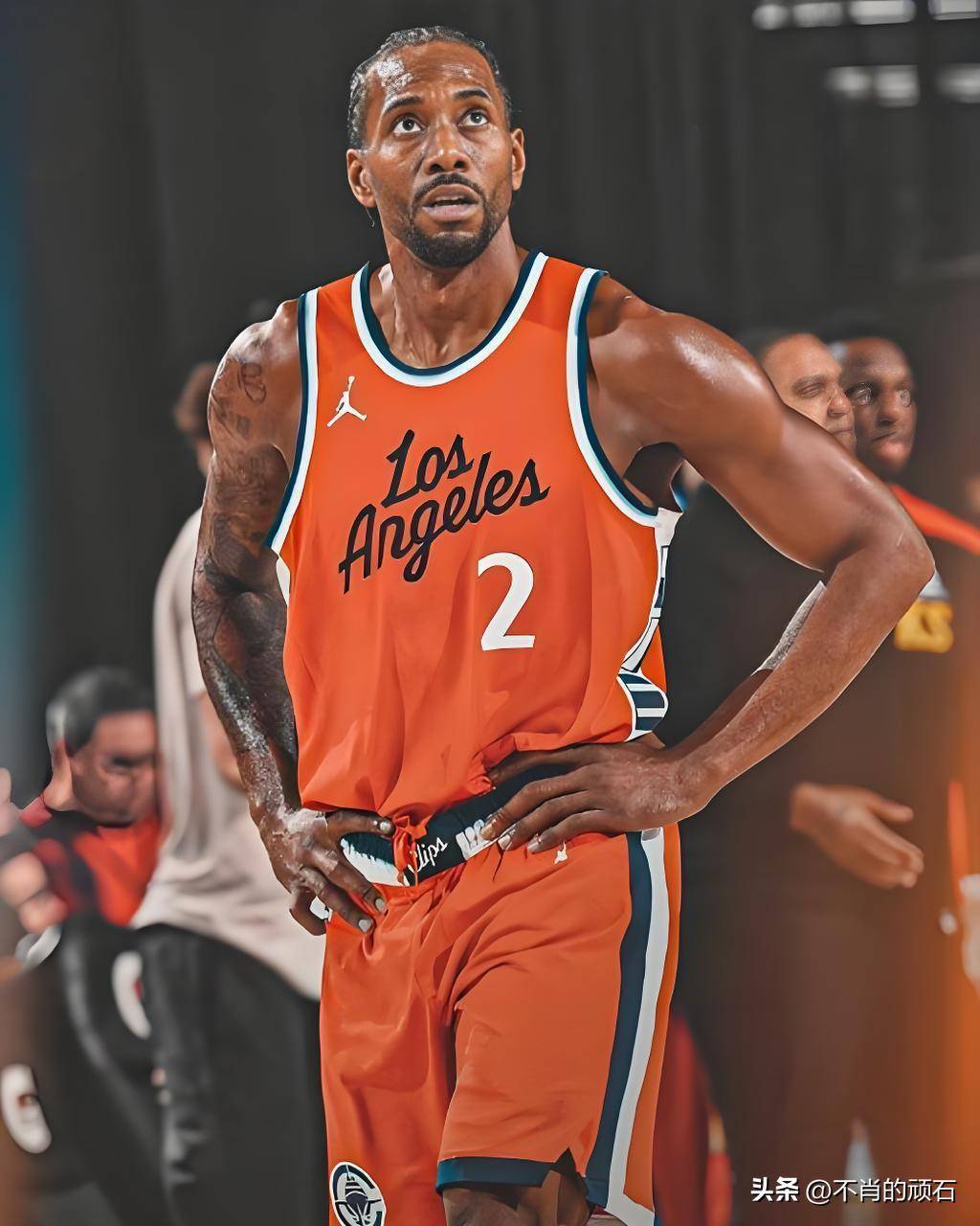 篮球篮网主力中锋脚踝扭伤，伤势待评估（篮网首发中锋脚踝扭伤，伤情评估中）