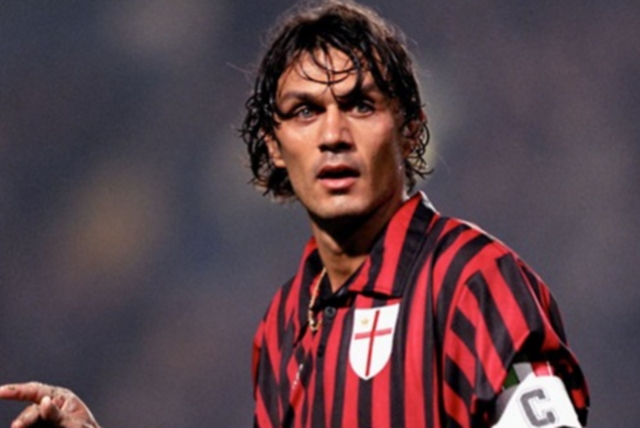 哈兰德数据：1次射门未能进球，贡献1次抢断3次解围（哈兰德表现：仅1脚射门未破门，完成1次抢断和3次解围）