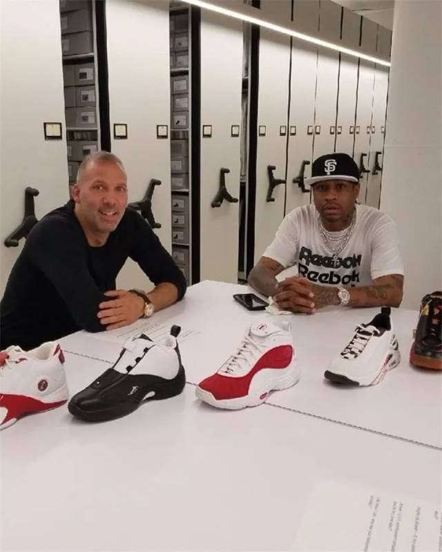 普陀篮球热血激战，虽败犹荣赢尽掌声！（普陀篮球燃情对决，惜败不失荣耀，掌声如潮！）