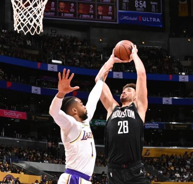 美媒体人：开拓者这几年最缺投手 却连续2年选来没三分的中锋（美媒人士：开拓者长期缺射手，却连续两年选无三分能力的中锋）