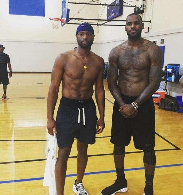 梅西小时候铃声响了不回教室，老师批评他：马拉多纳只有一个（梅西童年上课铃响仍未回班，老师斥责：马拉多纳独一无二）