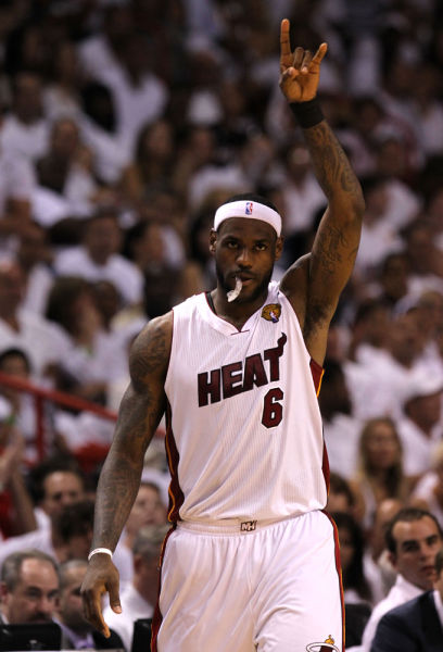 CBA：广东男篮顶住压力 力克广厦（CBA：广东男篮承压制胜击败广厦）