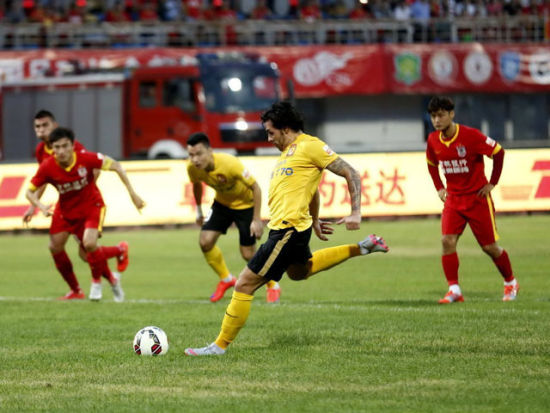 双引擎发力4-1大胜狼队，曼联升至第6：阿莫林终于是露出笑容（双核齐开火，曼联4-1击退狼队升至第6，阿莫林终于露笑）