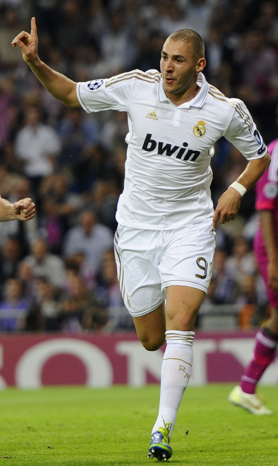 世俱杯夺冠赔率：大巴黎压皇马 欧洲球队揽前4（世俱杯赔率出炉：巴黎力压皇马，前四被欧洲球队包揽）