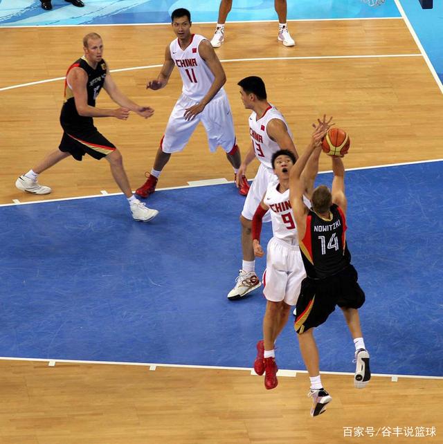 那个受伤倒地的瞬间让人揪心（受伤倒地的一幕令人揪心）