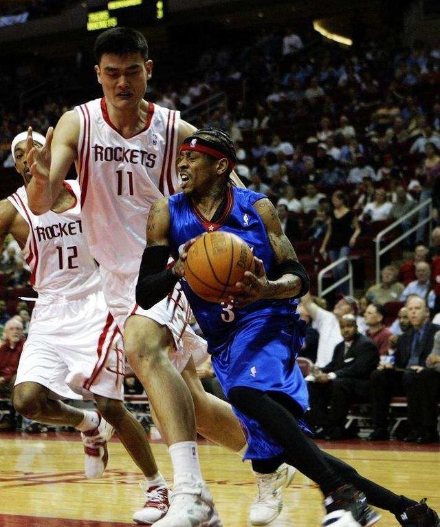 门将连续零封对手，稳定后防（门将连场零封，后防稳若磐石）