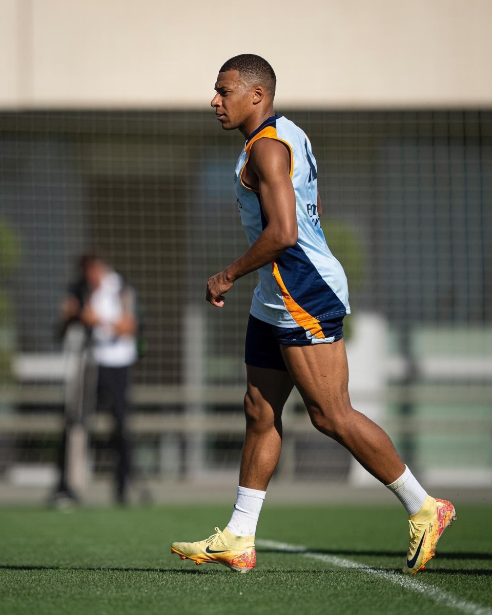 爱德华兹：喷垃圾话能让我进入状态 但你不能一边喷一边却20中5（爱德华兹：垃圾话能帮我找感觉，但别一边开喷一边投成20投仅5中）