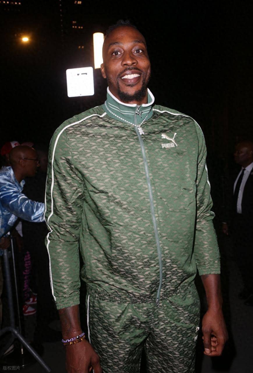 火箭哈登末节爆发连得15分（火箭核心哈登末节发威 连拿15分）