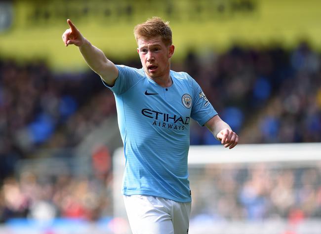 足球财经机构：阿兰希勒96年的转会费放到现在相当于2.25亿镑（足球金融机构称：按当今估值，阿兰希勒1996年转会费折合约2.25亿英镑）