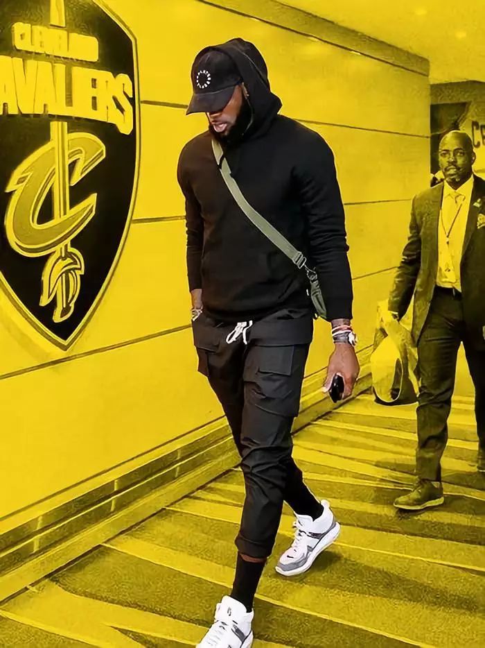 亚历山大三分球表现惊艳，赛季命中率高达45.4%（亚历山大外线手感火热，赛季三分命中率45.4%）